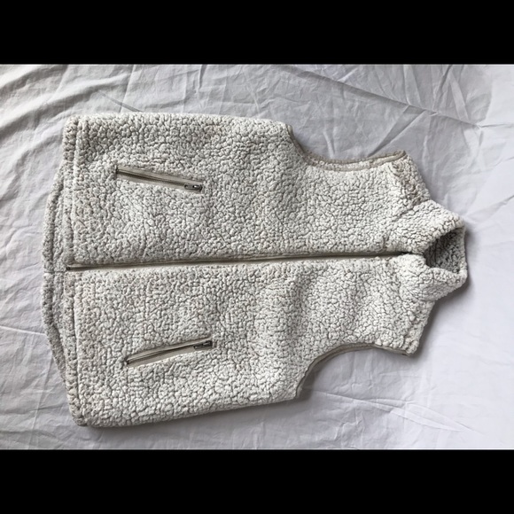 Fluffy and Cozy Vest - Picture 8 of 8